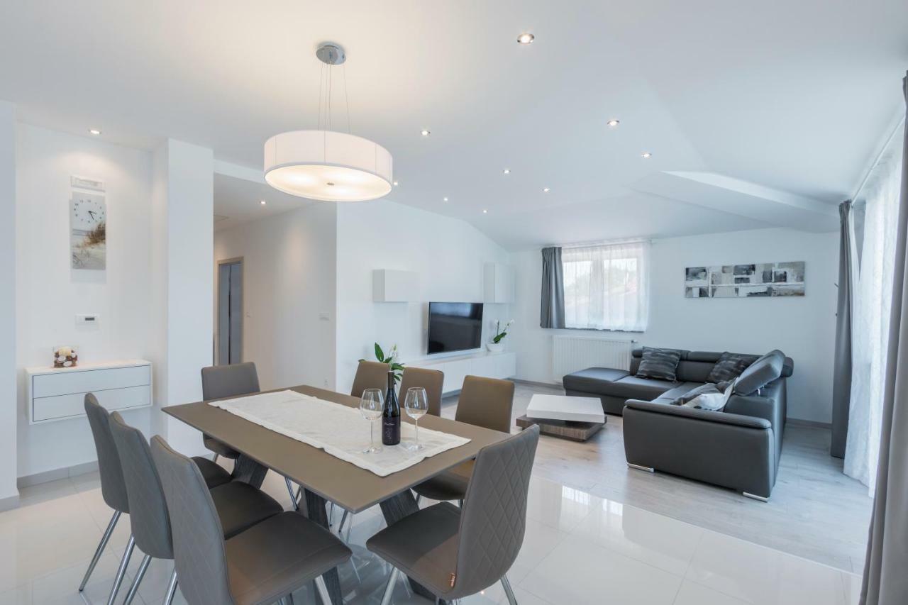Apartments Igor Медулин Екстериор снимка